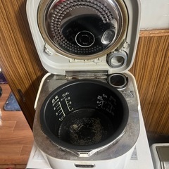 炊飯器の画像