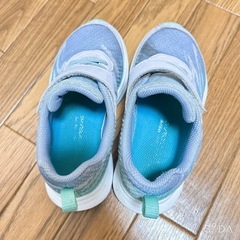 【8/8 17:30 掲載削除】瞬足 スニーカー 18cm 箱無しの画像