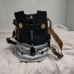 紺色ペットキャリーの画像