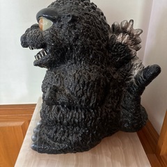 ゴジラ貯金箱の画像