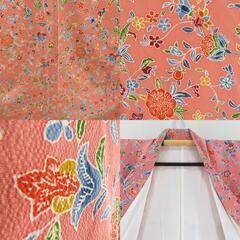 小紋 袷 草花模様 サーモンピンクｘ青色ｘ多色 型染め 正絹 バチ衿 仕立て上がり着物 身丈165cm 【キモノオフ野々市若松店】の画像