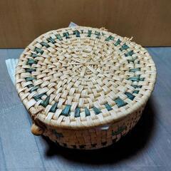 新品未使用・編みカゴ付き・お皿・スプーンセット❗の画像