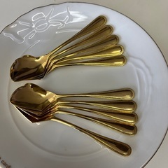金色デザートスプーンの画像