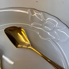 金色デザートスプーンの画像