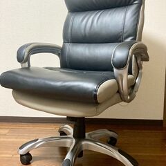 【美品】社長椅子 黒×ベージュのバイカラー　合皮レザー