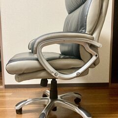 【美品】社長椅子 黒×ベージュのバイカラー　合皮レザーの画像