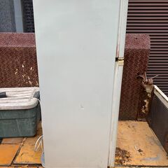 冷蔵庫　稼働品、外装あまり良くないです。の画像