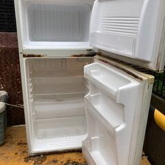 冷蔵庫　稼働品、外装あまり良くないです。の画像