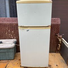 冷蔵庫　稼働品、外装あまり良くないです。