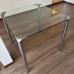 クリアガラステーブル新品
