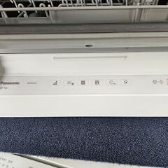 リサイクルショップどりーむ天保山店　No963　大幅値下げ！￥22,000→￥11,000　電気食器洗い乾燥機　Panasonic　2022年製　吸水ホース・ドレンホース付属の画像