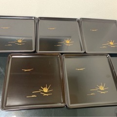 配送可能　民芸品 お盆 漆器 黒 松葉 まつぼっくり 沈金 漆芸...