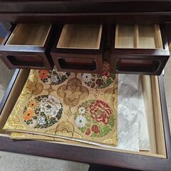 リサイクルショップどりーむ天保山店　No2712　大幅値下げ！￥55,000→￥33,000　お仏壇　徳島唐木仏壇　紫丹18×43号「夏月」　2012年製造　安心30年保証！2042まで有効　LEDライト仕様、経机敷き付き♪の画像