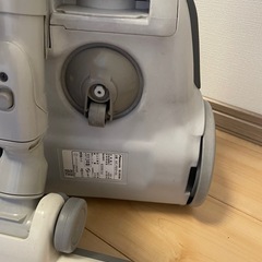 (7月19日午前12時まで取引は可能)Panasonic 掃除機 MC-PB5F 2013年製　  (使用紙バック付き9点付き)の画像