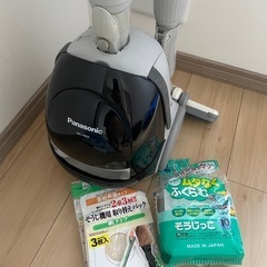 (7月19日午前12時まで取引は可能)Panasonic 掃除機 MC-PB5F 2013年製　  (使用紙バック付き9点付き)の画像