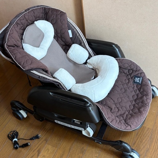 【決まりました】【電動】Combi コンビ ネムリラ AUTO SWING ハイローチェア