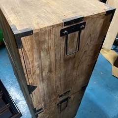 明治〜大正期 桐と杉の和箪笥｜黒丸金具が映える二段重ね｜収納力と軽やかさを備えた和モダンの一台の画像