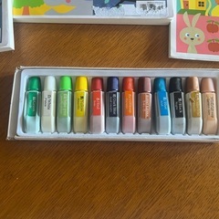 お絵かきちょう　ちいかわシール　絵の具　ビーズ　ズの画像