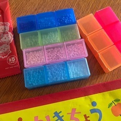お絵かきちょう　ちいかわシール　絵の具　ビーズ　ズの画像