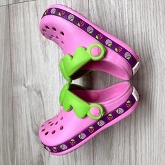 いちご　苺　イチゴ　ピンク　クロックス　サンダル　14cm の画像