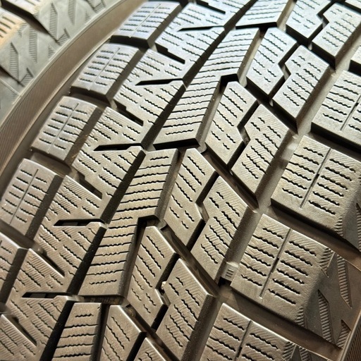 【美品】セダン系に　215/60R16 95Q ヨコハマ　アイスガード7