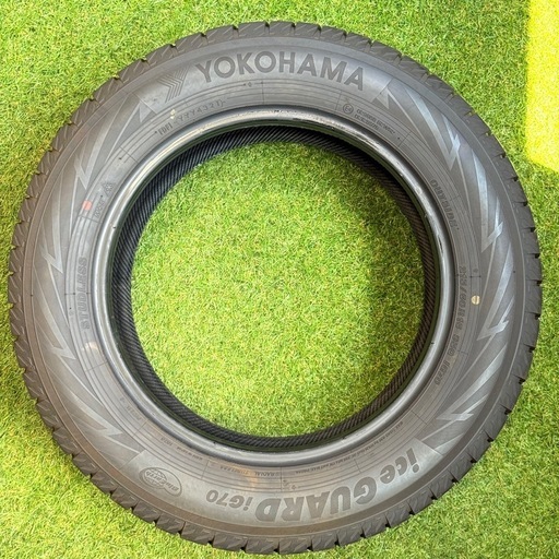 【美品】セダン系に　215/60R16 95Q ヨコハマ　アイスガード7