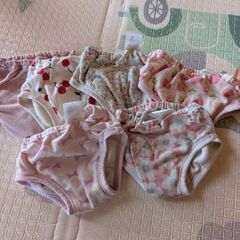 おまけあり　95サイズ　薄手のトレーニングパンツ　女児向け…