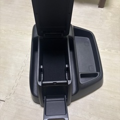 ハイエース　センターコンソールの画像