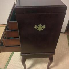 アクセサリーキャビネットの画像