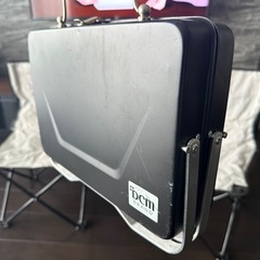 キャンプデビューに最適◎折りたたみチェア2脚＋折りたたみ卓上グリル(BBQ,焚き火台)コンパクト!!持ち運び軽々◎の画像