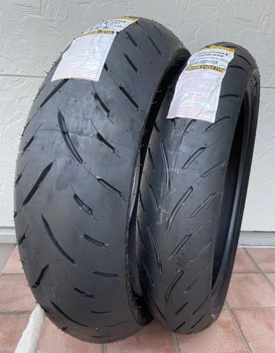 長期保管品 ☆前後セット☆ ダンロップ ○フロントGPR300F 120/70ZR17M/C58W ○リヤダンロップGPR300 180/55ZR17M/C73W CB1300など