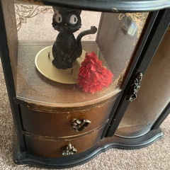 アンティークのアクセサリーケースの画像