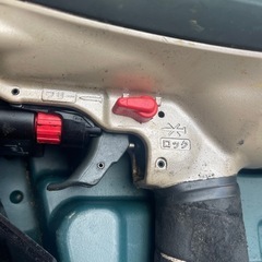 HITACHI ヒタチ　ロール釘打機　NV90AB2の画像
