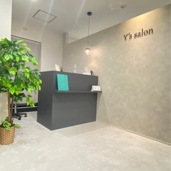 脱毛、フェイシャル、ホワイトニングの美容サロンスタッフ