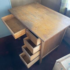 古いデスクの画像