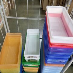 【中古】35個まとめて　クリアボックス　カラーアソート　サイズ約：50ｘ20ｃｍ30個　40ｘ20ｃｍ5個　管理番号YN219の画像
