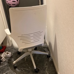 ROWYA製 
オフィスチェア ミドルバック型の画像
