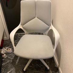 オフィスチェア ミドルバック型