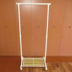 【1800円】ニトリ棚付きハンガーラック　キャスター付き(美品)の画像