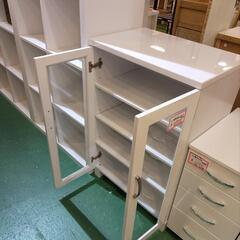 キャビネット食器棚の画像