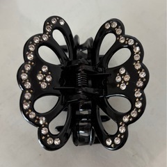 蝶の形ヘアクリップ2個セットの画像