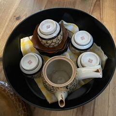 お茶セット（湯呑、急須）＆御茶櫃（おちゃびつ）　煎茶道具一式を入れて置く蓋付きの容器　旅館系の画像