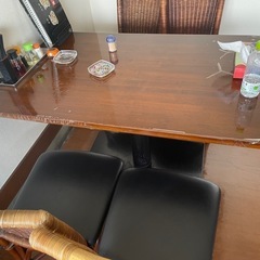 テーブルと椅子