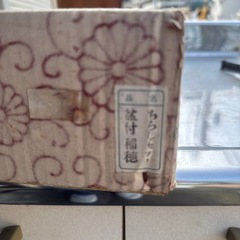 ちらし寿司、おそば、蓋付きお椀の画像