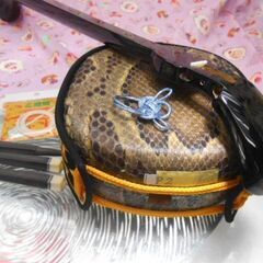 現品販売　21.000円　沖縄三線専用キット蛇皮強化(二重張)型チーガ、棹、カラクイ他色々の画像