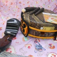 現品販売　21.000円　沖縄三線専用キット蛇皮強化(二重張)型チーガ、棹、カラクイ他色々の画像
