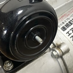 ○動作品■新興 エアーコンプレッサー 100V ヘルツフリー 常圧 一般圧 エアーツール 電動工具 BPC-8K 中古品■ジモティ姫路の画像