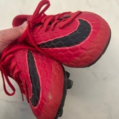 NIKEナイキ子供サッカースパイク赤24センチの画像