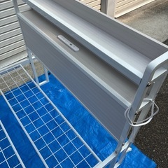 シングルベッドスチール マットレス付きの画像