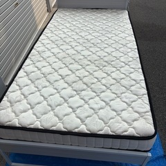 シングルベッドスチール マットレス付きの画像